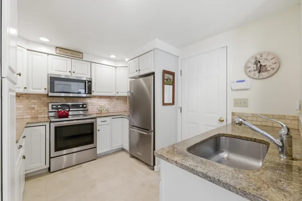 $569,000 | 7 Cambridge Court, Unit 7, Kennebunk, ME 04043