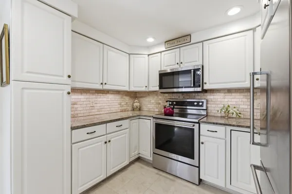 $569,000 | 7 Cambridge Court, Unit 7, Kennebunk, ME 04043