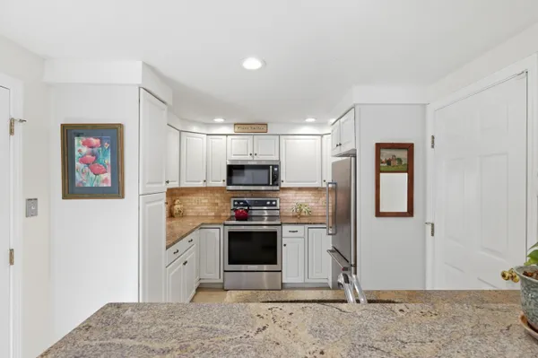 $569,000 | 7 Cambridge Court, Unit 7, Kennebunk, ME 04043