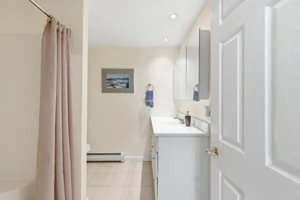 $569,000 | 7 Cambridge Court, Unit 7, Kennebunk, ME 04043