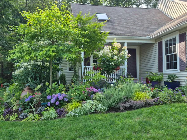 $569,000 | 7 Cambridge Court, Unit 7, Kennebunk, ME 04043