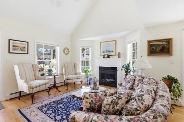 $569,000 | 7 Cambridge Court, Unit 7, Kennebunk, ME 04043