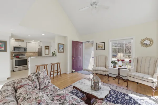 $569,000 | 7 Cambridge Court, Unit 7, Kennebunk, ME 04043
