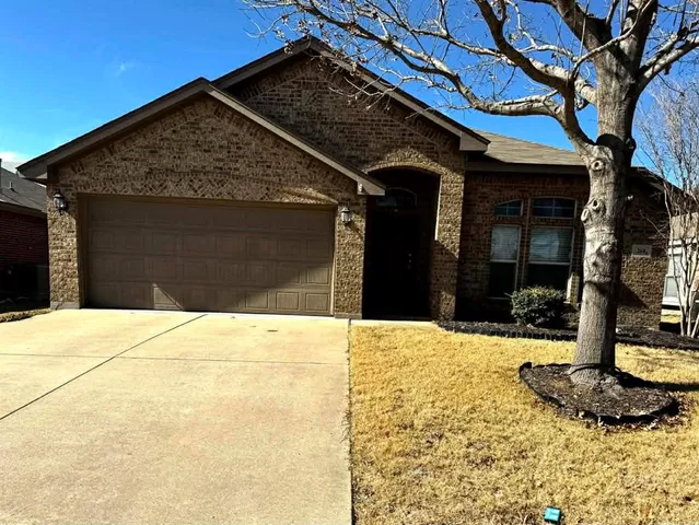 $2,200 | 268 Spring Hollow Drive, Saginaw, TX 76131