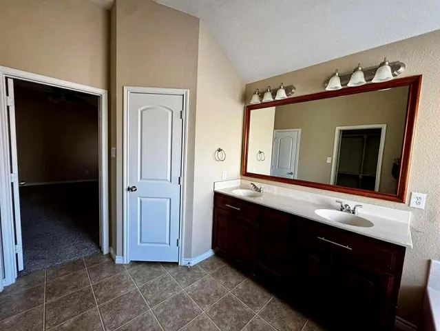 $2,200 | 268 Spring Hollow Drive, Saginaw, TX 76131