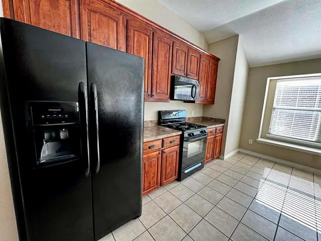 $2,200 | 268 Spring Hollow Drive, Saginaw, TX 76131