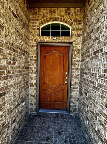 $2,200 | 268 Spring Hollow Drive, Saginaw, TX 76131