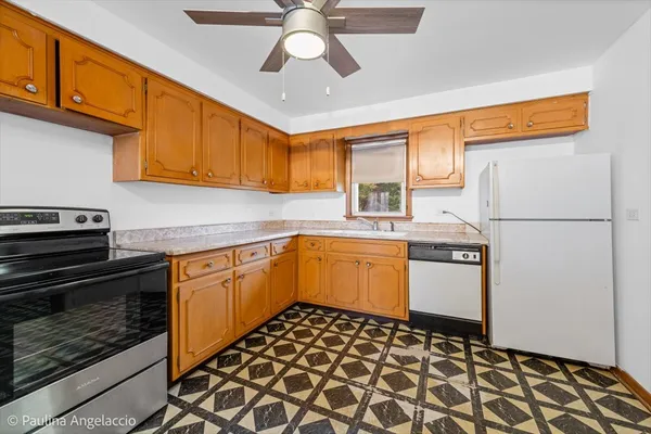 $279,000 | 4618 Custer Avenue, Brookfield, IL 60513