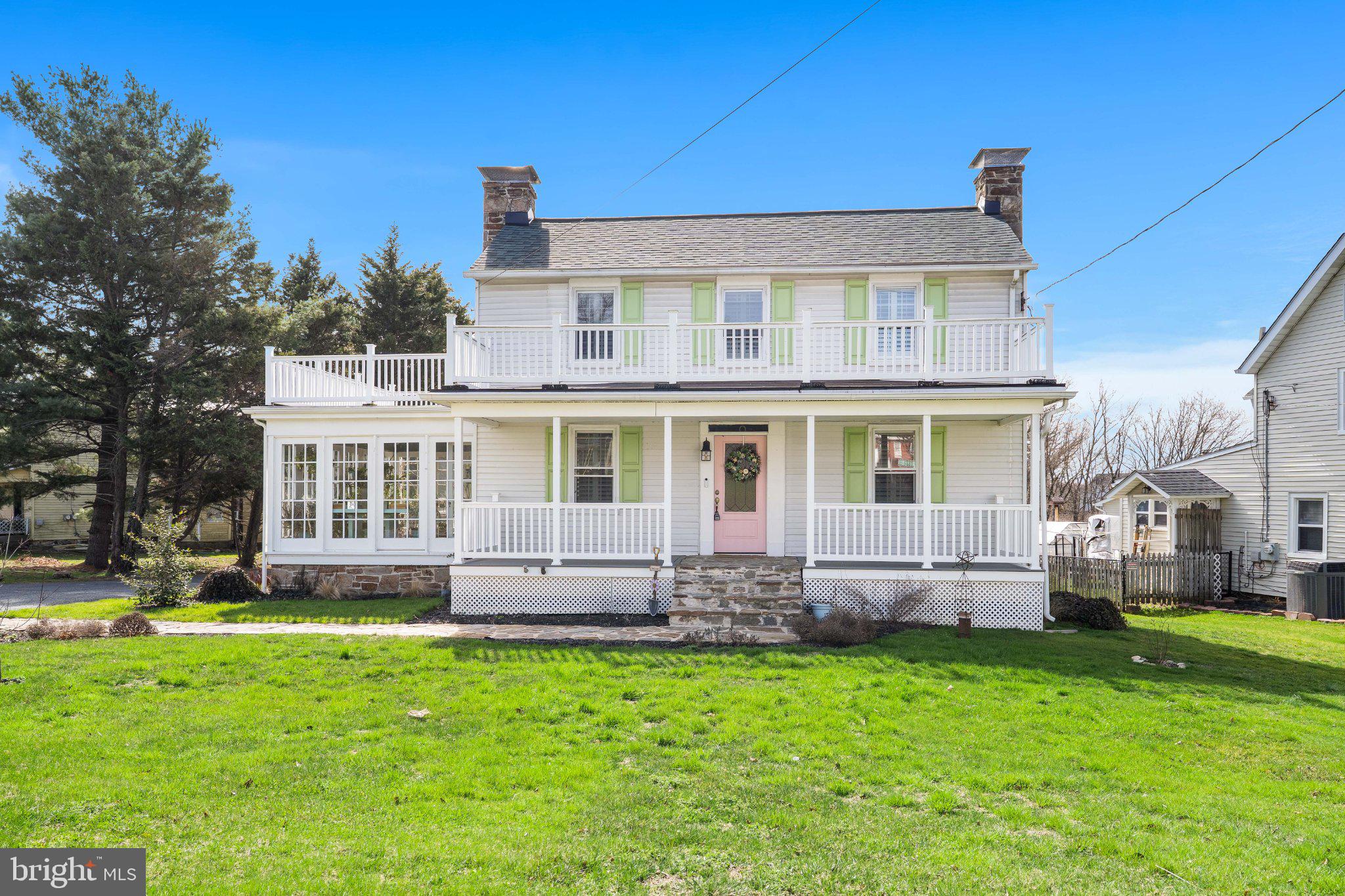 a front view of house with yard