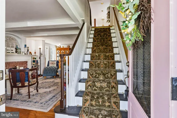 a view of entryway with interior