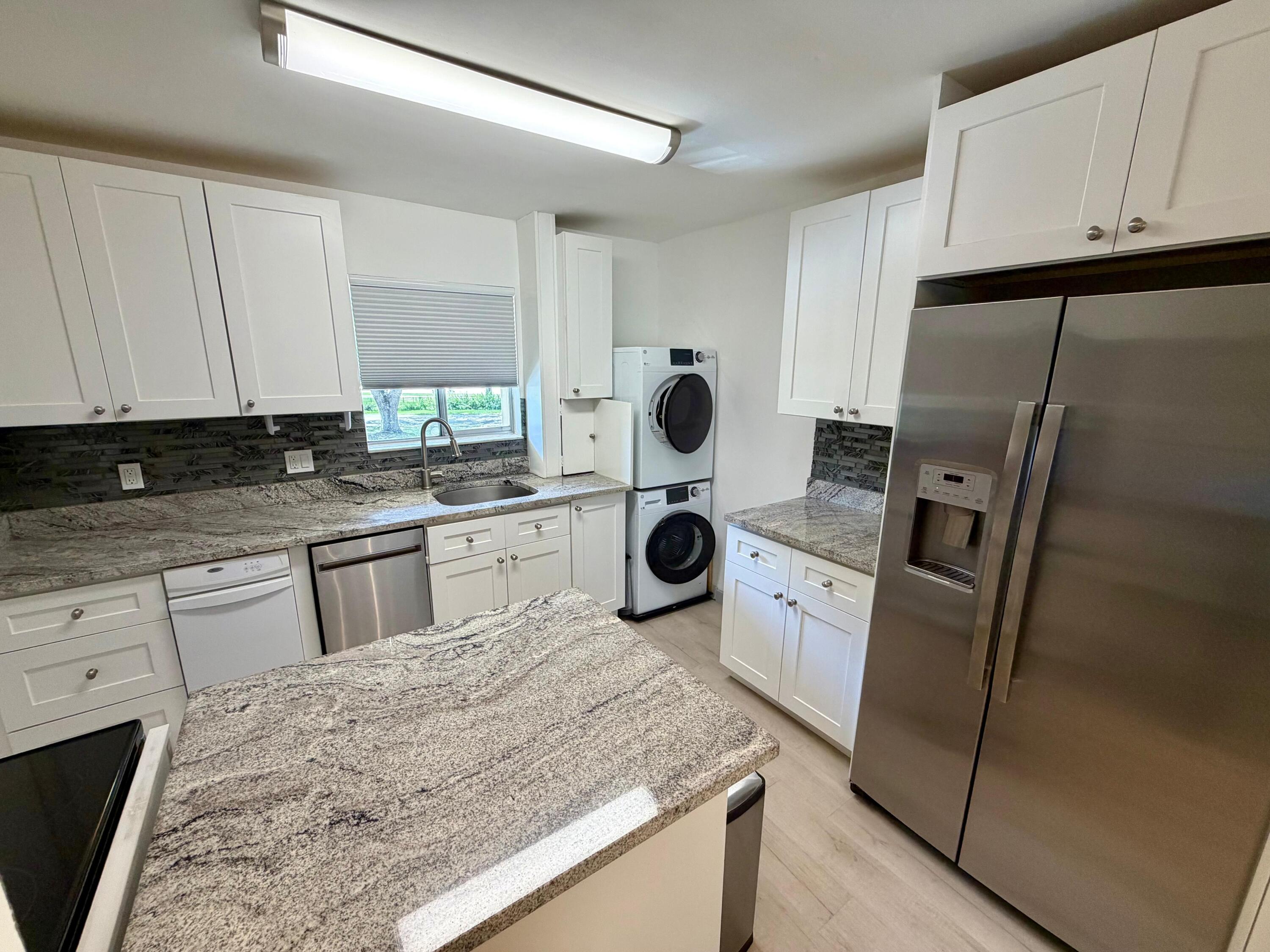 848 Southwest 9th St Circle, Unit 203 Boca Raton, FL 33486 - Photo 4 of 18 Laundry