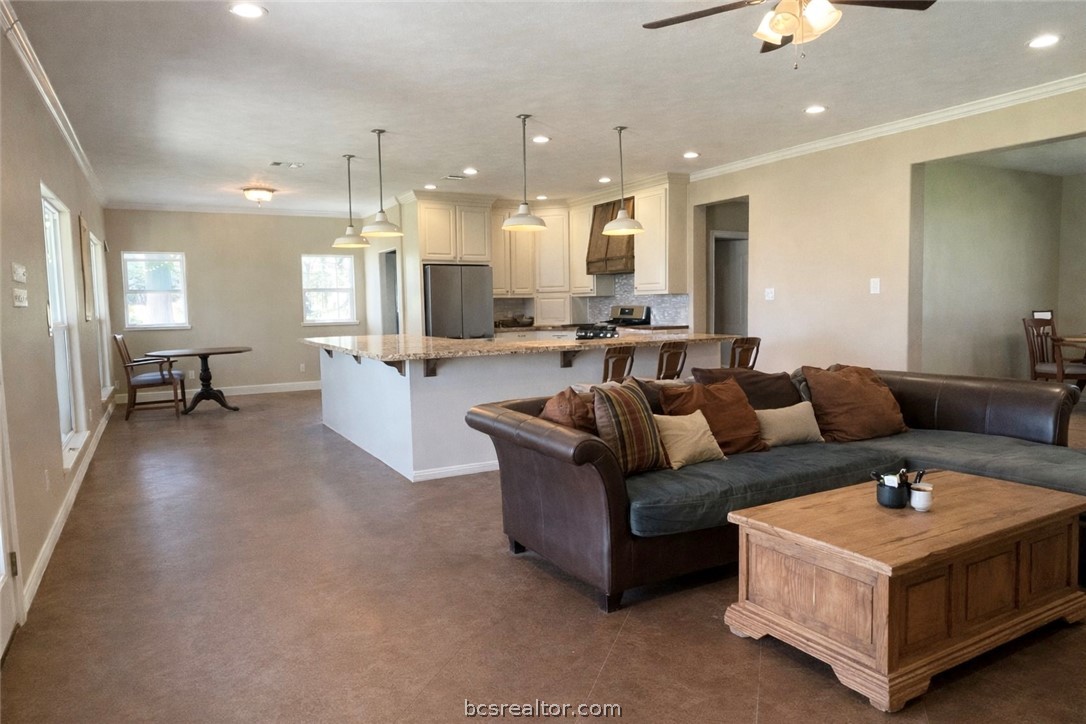11810 Riley Green Road Franklin, TX 77856 - Photo 8 of 36 a living room with furniture and a table