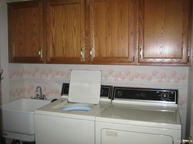 2164 London Bridge Drive Rochester, MI 48307 - Photo 7 of 14 1st Flr. Laundry