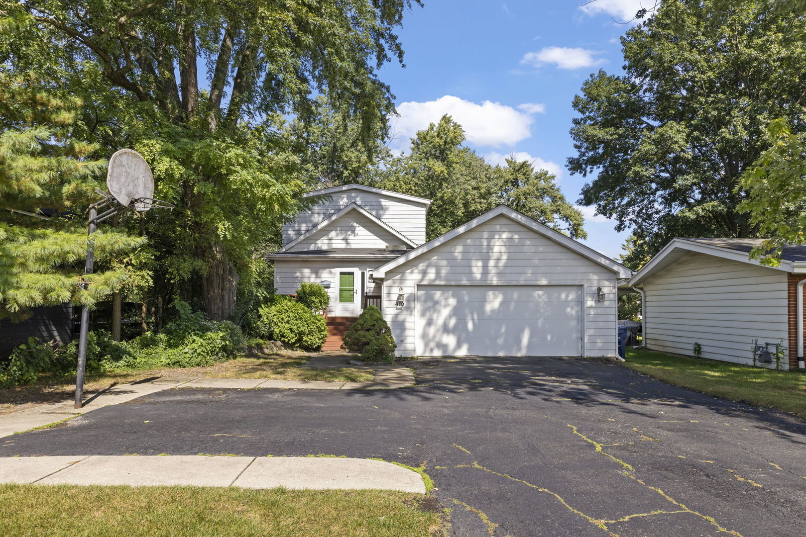 410 Chicago Avenue Clarendon Hills, IL 60514 - Photo 1 of 26