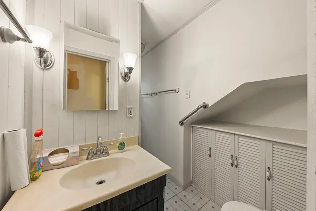 $450,000 | 410 Chicago Avenue, Clarendon Hills, IL 60514