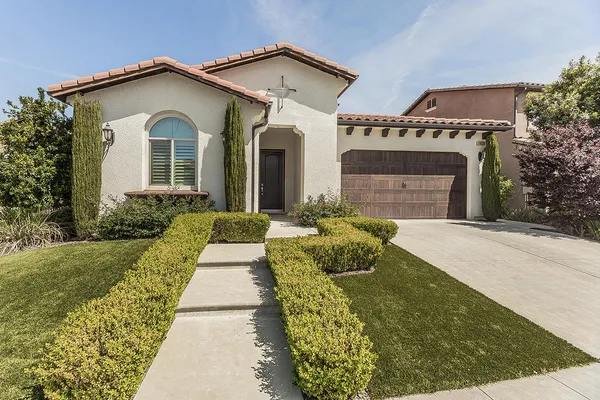 $680,000 | 1924 East Via Fiore Avenue, Fresno, CA 93730