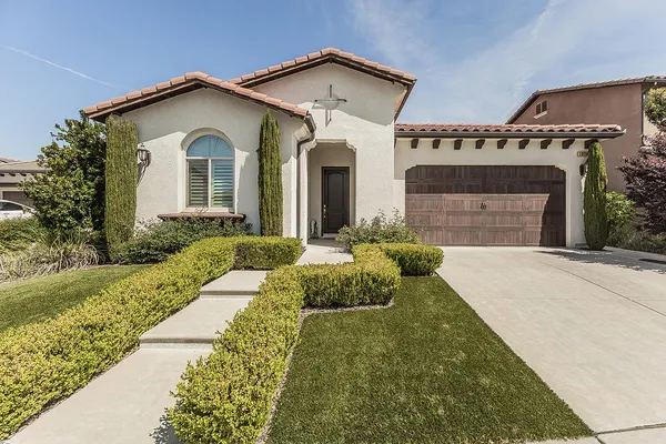 $680,000 | 1924 East Via Fiore Avenue, Fresno, CA 93730