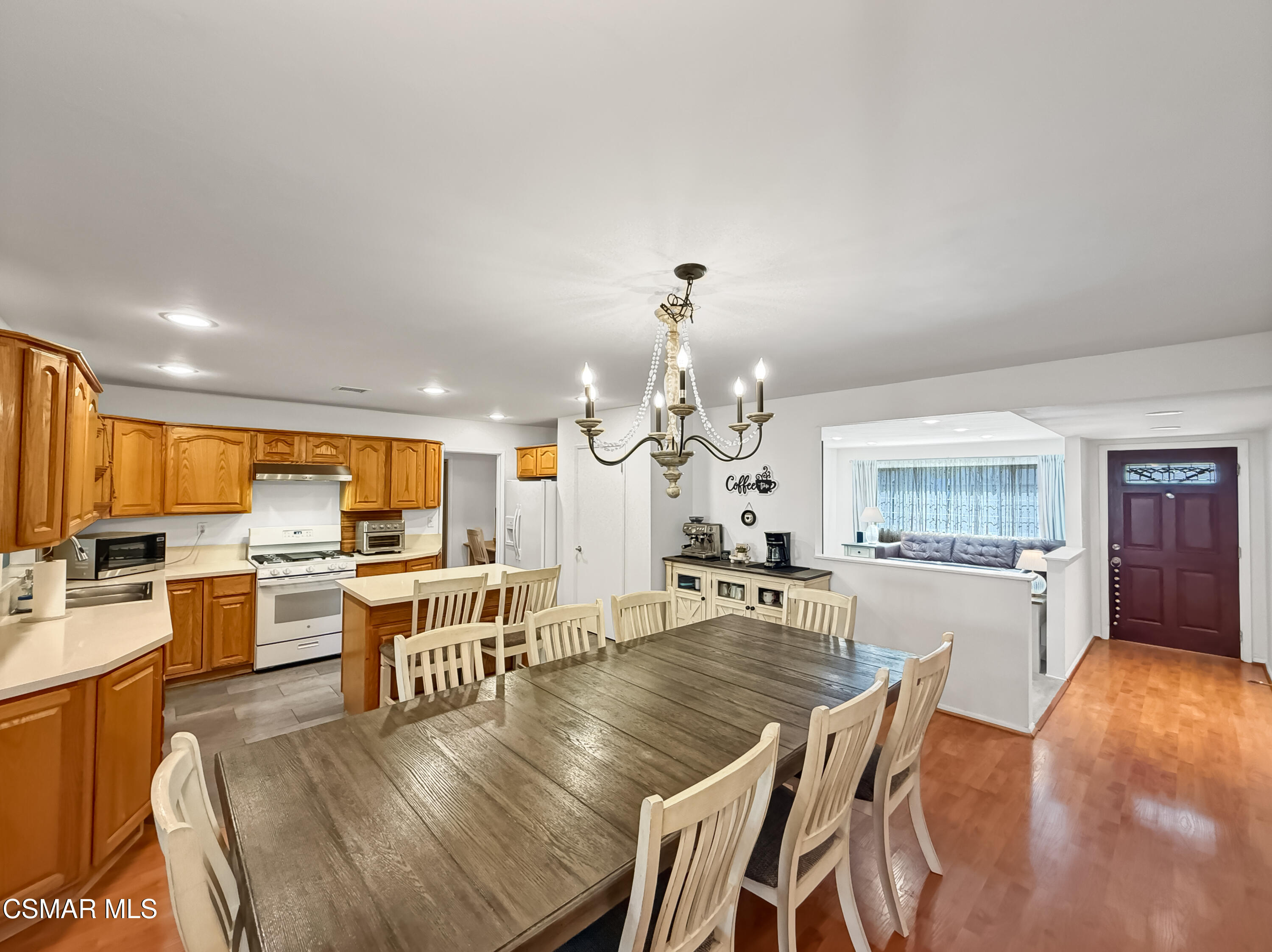 3021 Travis Avenue Simi Valley, CA 93063 - Photo 10 of 36 c2aa89882dcf9d5860c5a89cd593e9f00350fb40