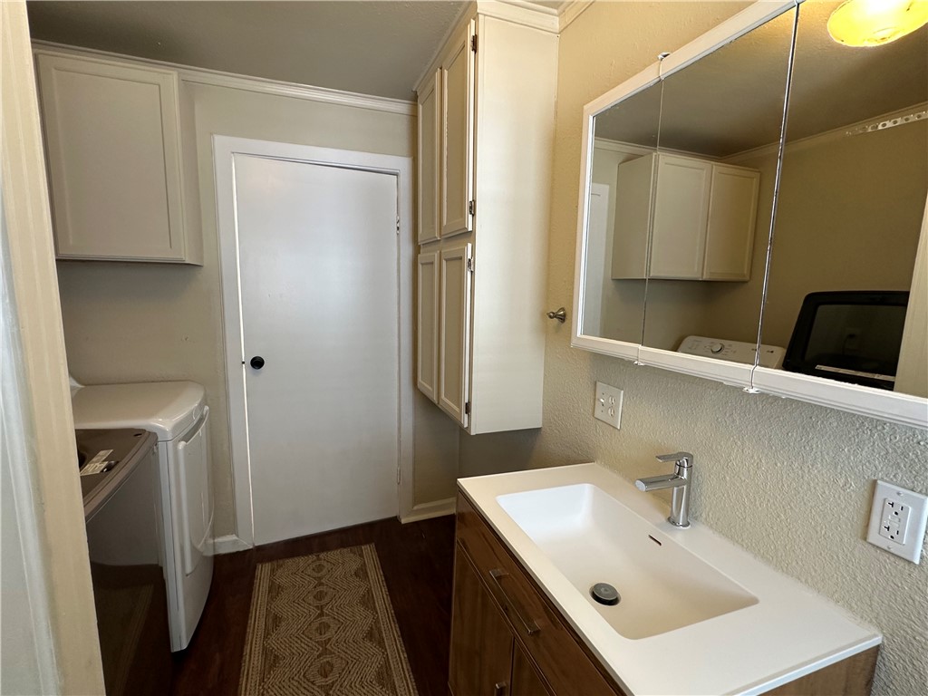 230 Lola Johnson Road Corpus Christi, TX 78418 - Photo 19 of 40 a bathroom with a sink a mirror and shower