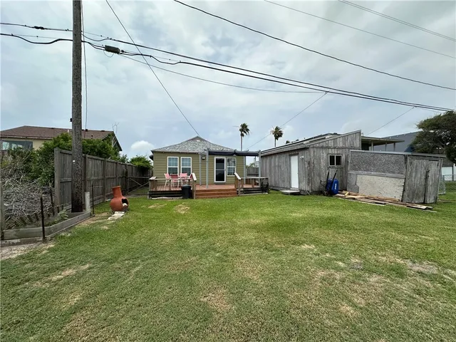 a view of a house with a backyard