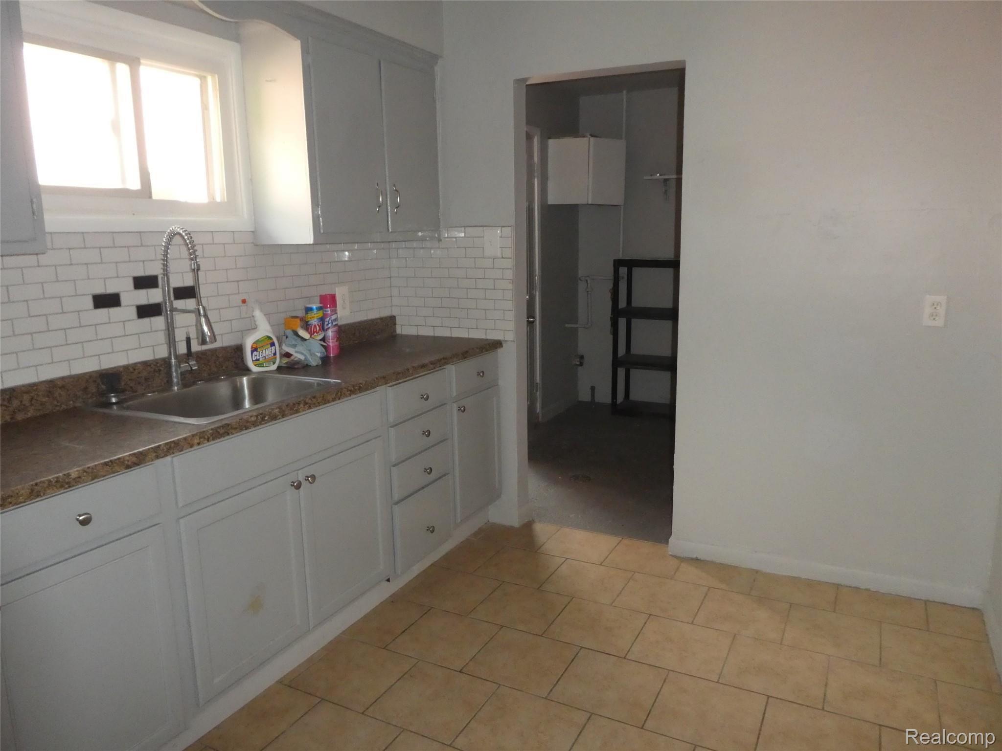 26437 Colgate Street Inkster, MI 48141 - Photo 13 of 20 P1020055.JPG