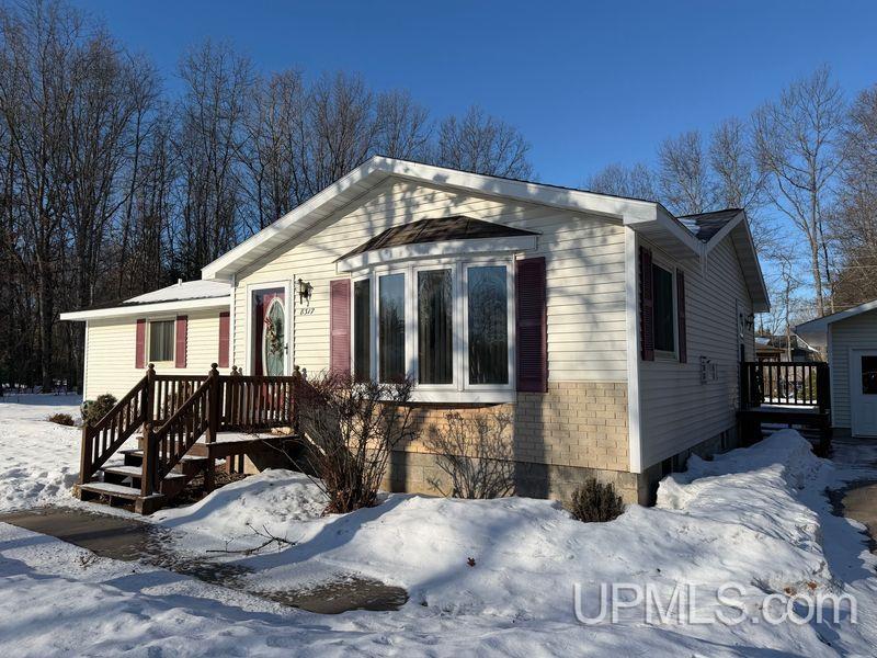 8317 Venture P 2 Gladstone, MI 49837 - Photo 4 of 30