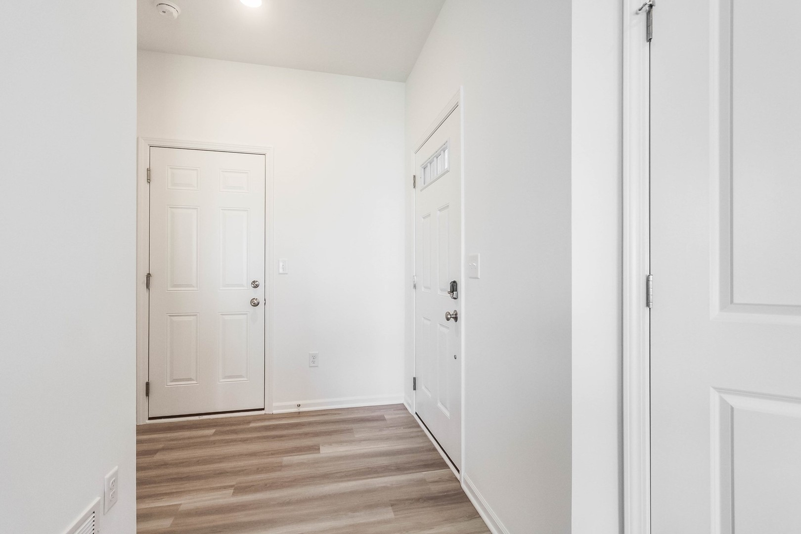 515 Comstock Road South Elgin, IL 60177 - Photo 14 of 30 a view of an empty room
