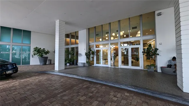 $489,000 | 350 South Miami Avenue, Unit 702, Miami, FL 33130