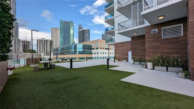 $489,000 | 350 South Miami Avenue, Unit 702, Miami, FL 33130