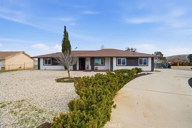 $440,000 | 10911 Caribou Avenue, Apple Valley, CA 92308