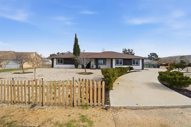 $440,000 | 10911 Caribou Avenue, Apple Valley, CA 92308