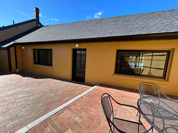 $950,000 | 10 String Bridge, Exeter, NH 03833