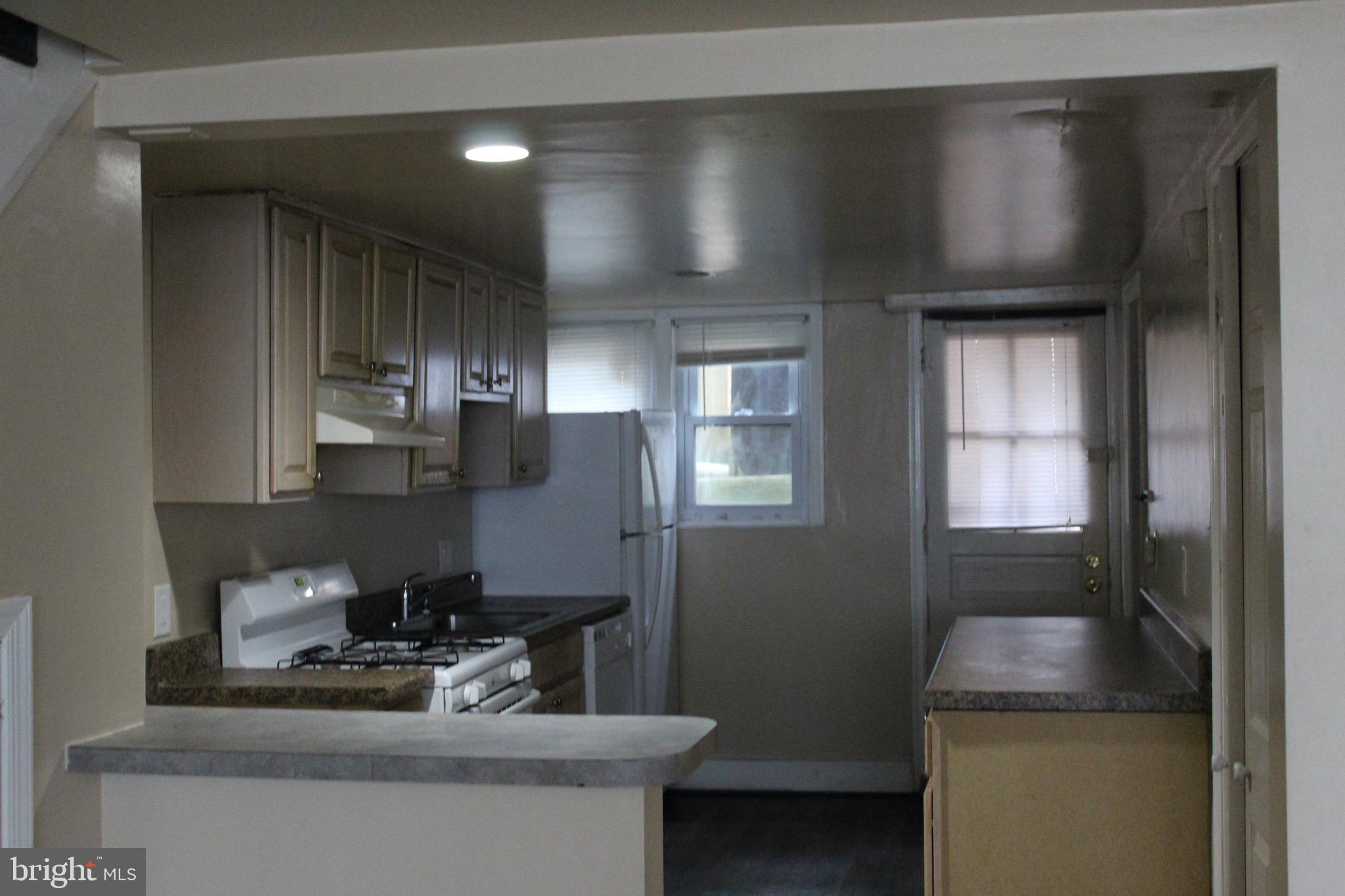 116 Cherrydell Road Baltimore, MD 21228 - Photo 4 of 12
