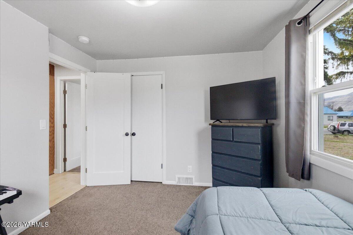 23 Shafer Avenue Naches, WA 98937 - Photo 11 of 29 a room that has a dresser and a flat screen tv