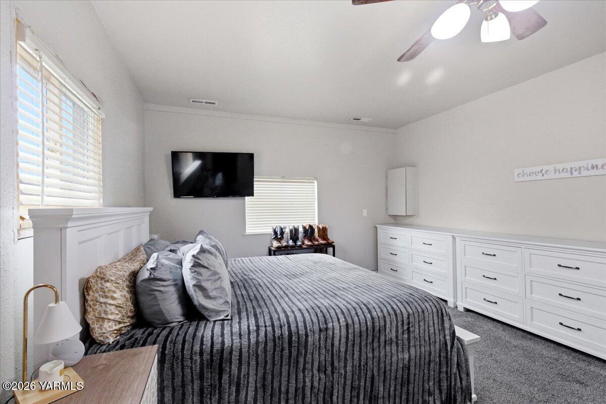 23 Shafer Avenue Naches, WA 98937 - Photo 14 of 29 a bedroom with a bed and a tv