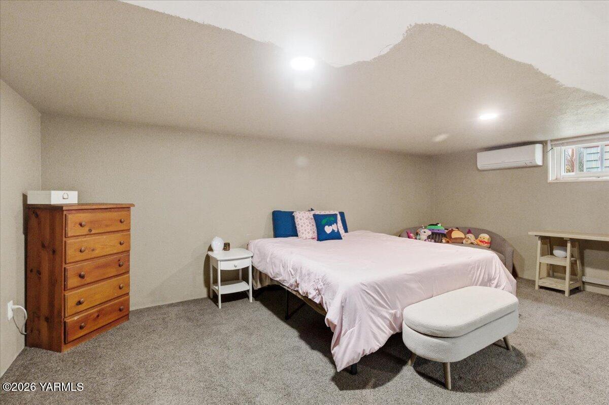 23 Shafer Avenue Naches, WA 98937 - Photo 23 of 29 a bedroom with a bed and a cabinets