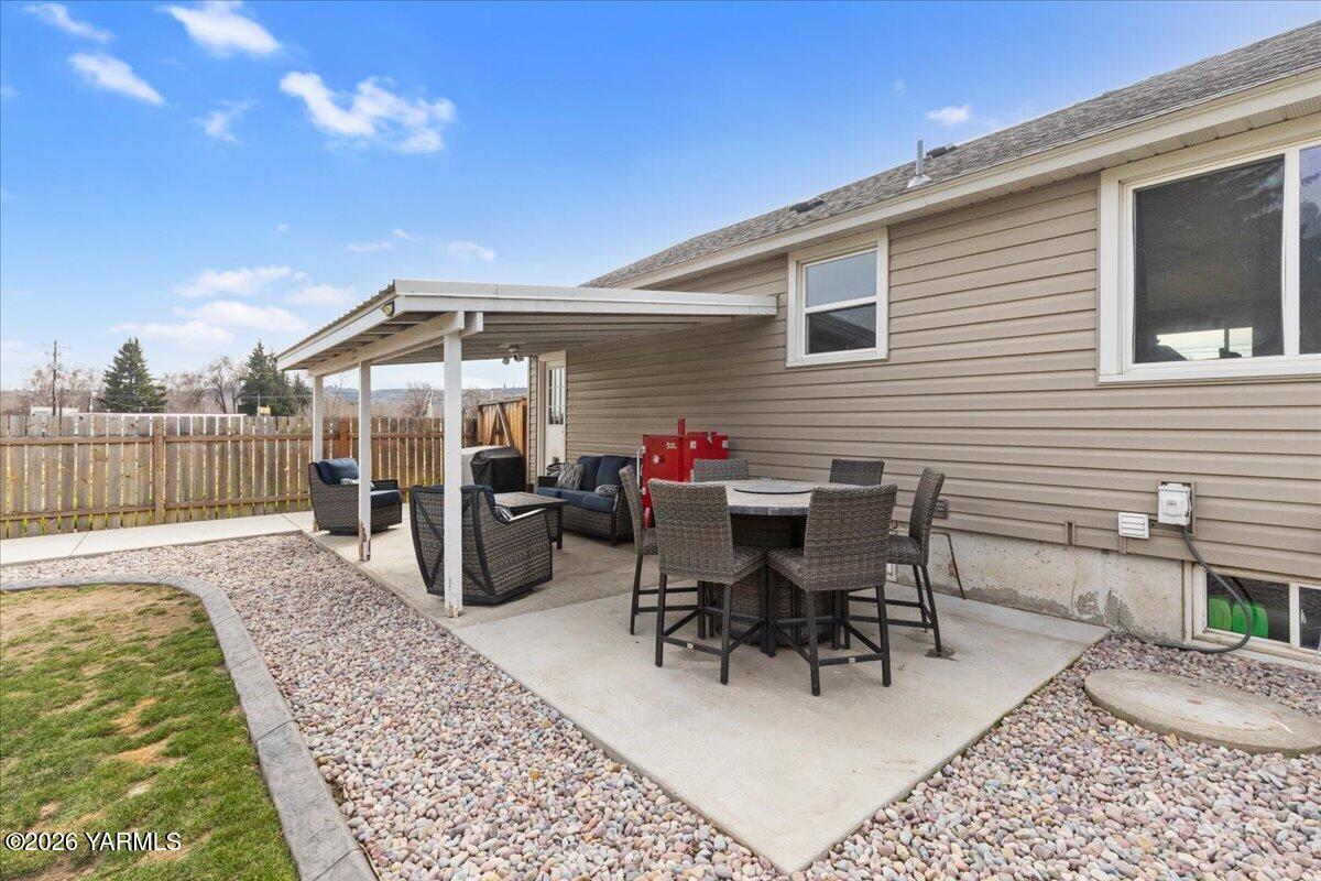 23 Shafer Avenue Naches, WA 98937 - Photo 25 of 29 a view of a patio with dining table and chairs with wooden floor
