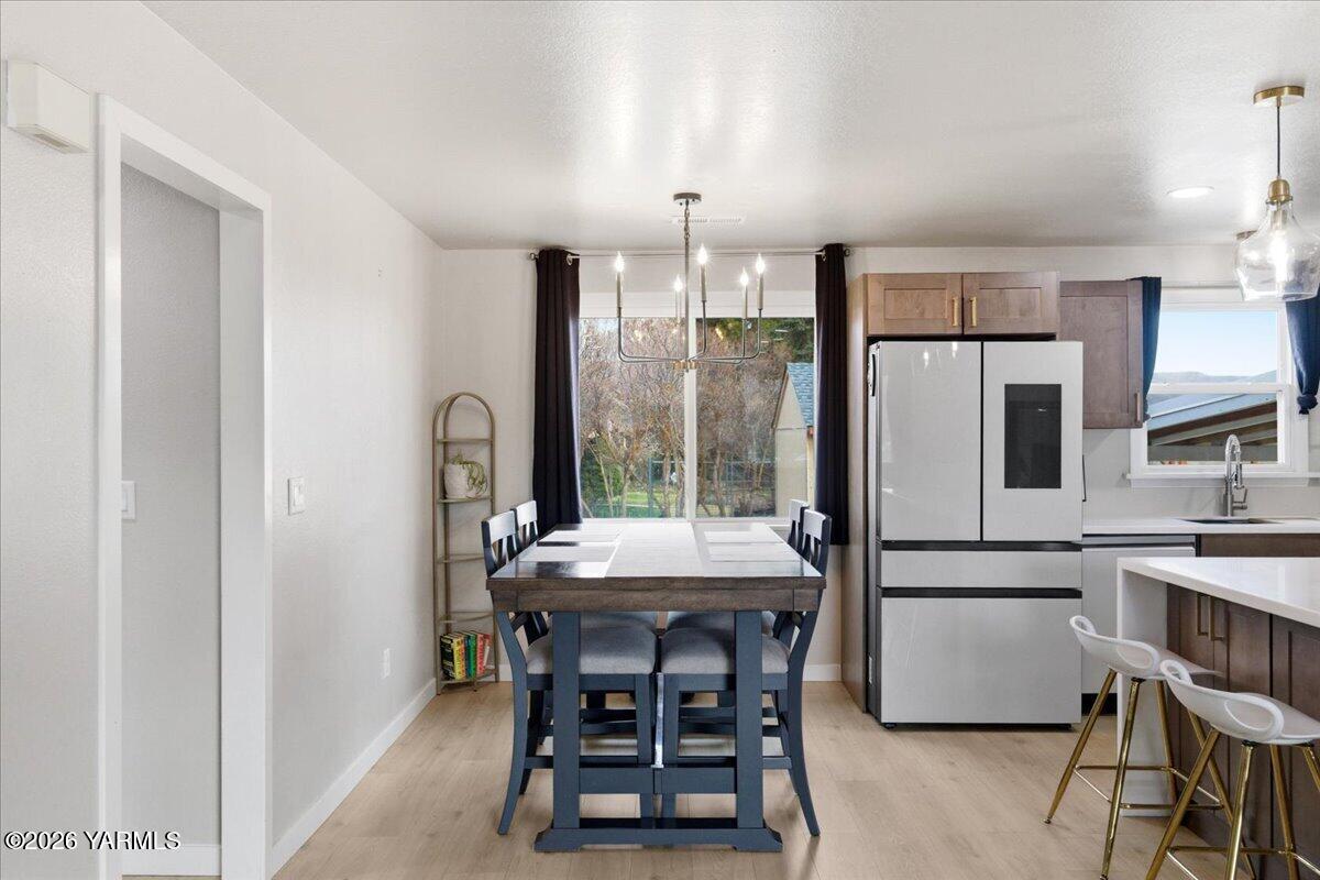 23 Shafer Avenue Naches, WA 98937 - Photo 6 of 29 a dining room with furniture and window