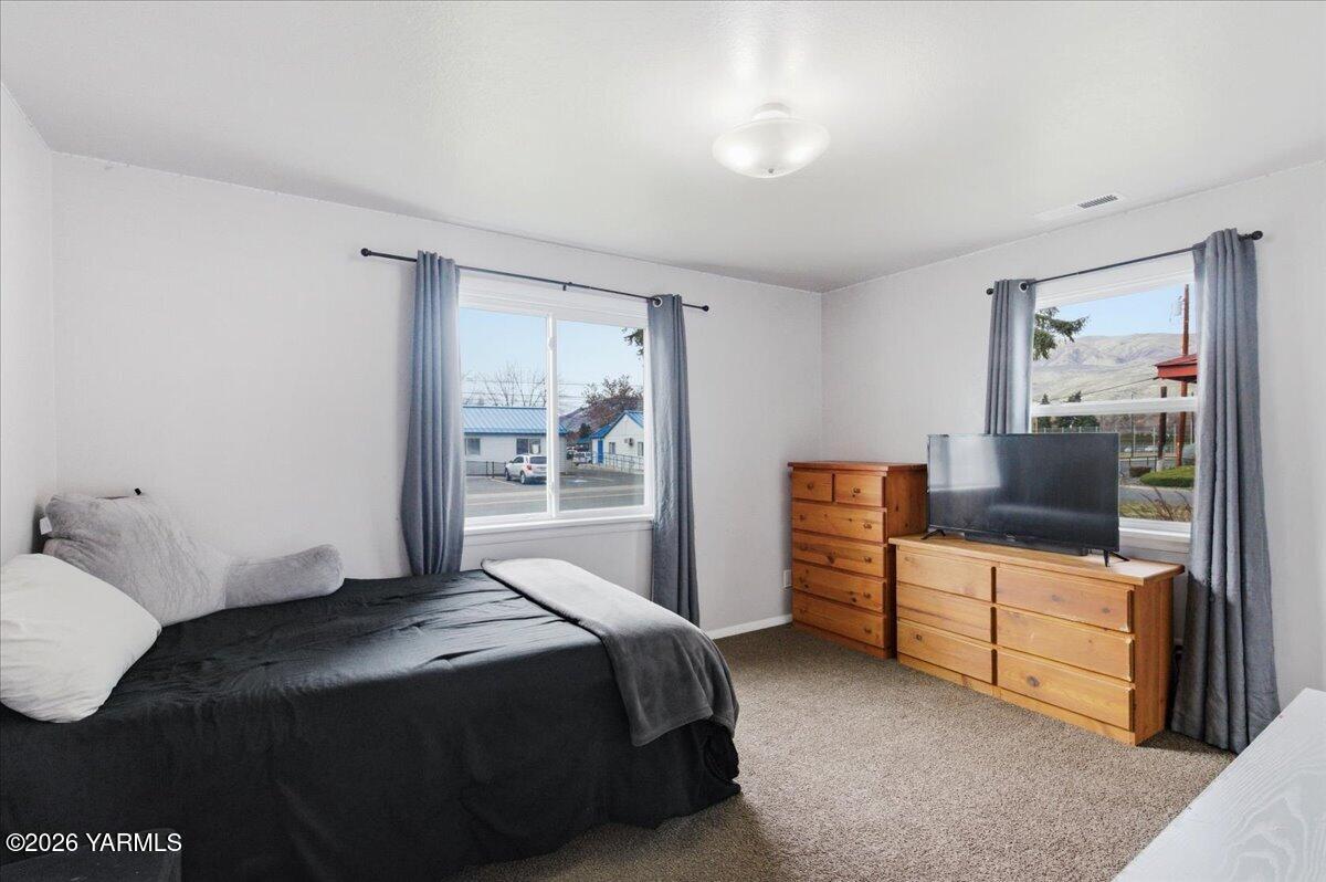 23 Shafer Avenue Naches, WA 98937 - Photo 8 of 29 a bedroom with a bed and furniture
