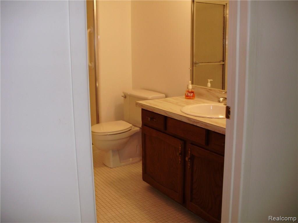 1810 Reis Court, Unit 173 Rochester, MI 48309 - Photo 12 of 20 P8110971.JPG