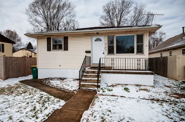 $1,395 | 323 South Hebbard Street, Joliet, IL 60433