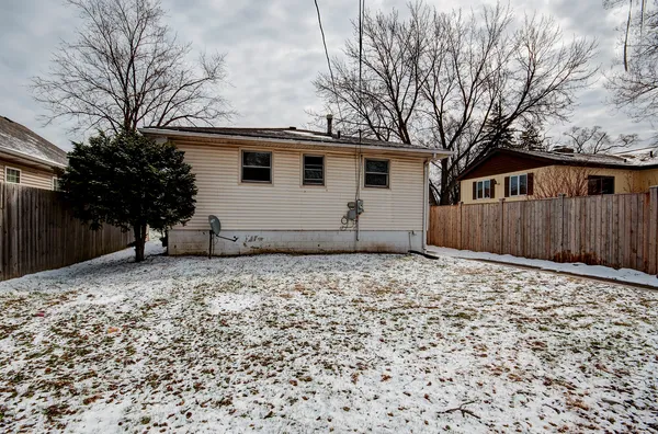 $1,395 | 323 South Hebbard Street, Joliet, IL 60433