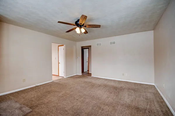 $1,395 | 323 South Hebbard Street, Joliet, IL 60433