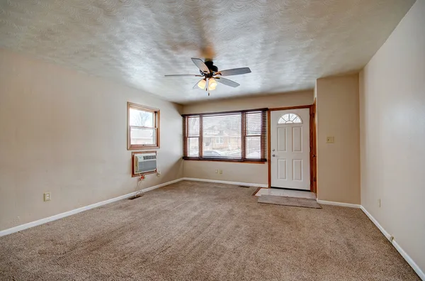 $1,395 | 323 South Hebbard Street, Joliet, IL 60433