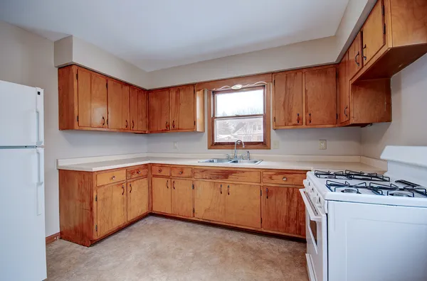 $1,395 | 323 South Hebbard Street, Joliet, IL 60433