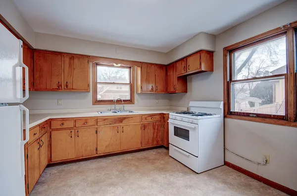 $1,395 | 323 South Hebbard Street, Joliet, IL 60433