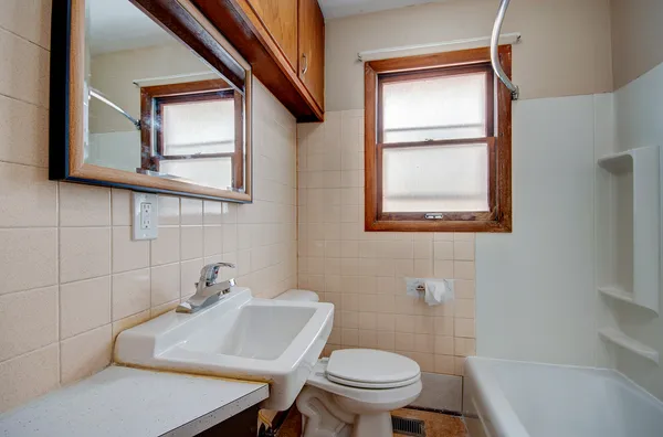 $1,395 | 323 South Hebbard Street, Joliet, IL 60433