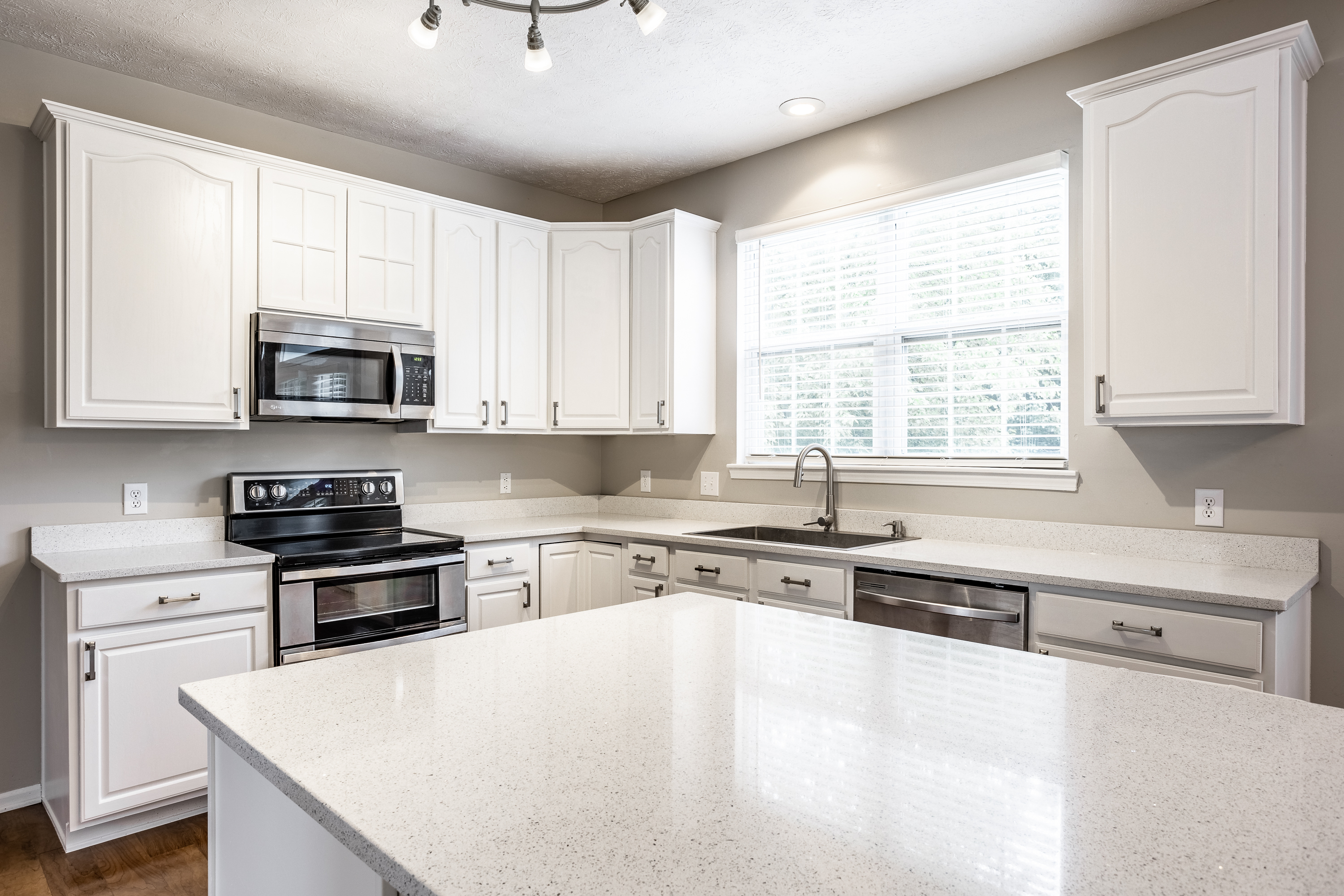 8328 Carloway Road Indianapolis, IN 46236 - Photo 4 of 29 Gallery Image 4