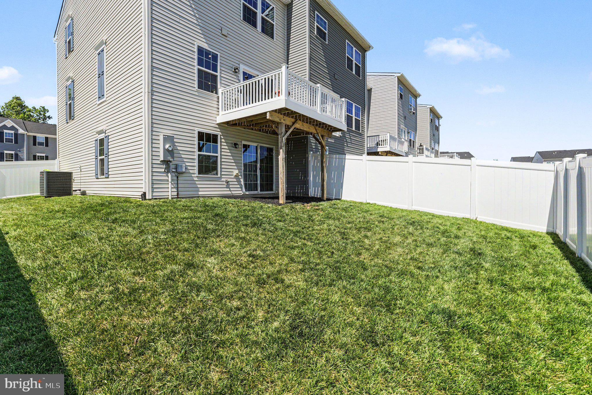 36066 Coyote Trail Locust Grove, VA 22508 - Photo 27 of 33 Extra end-unit yard space