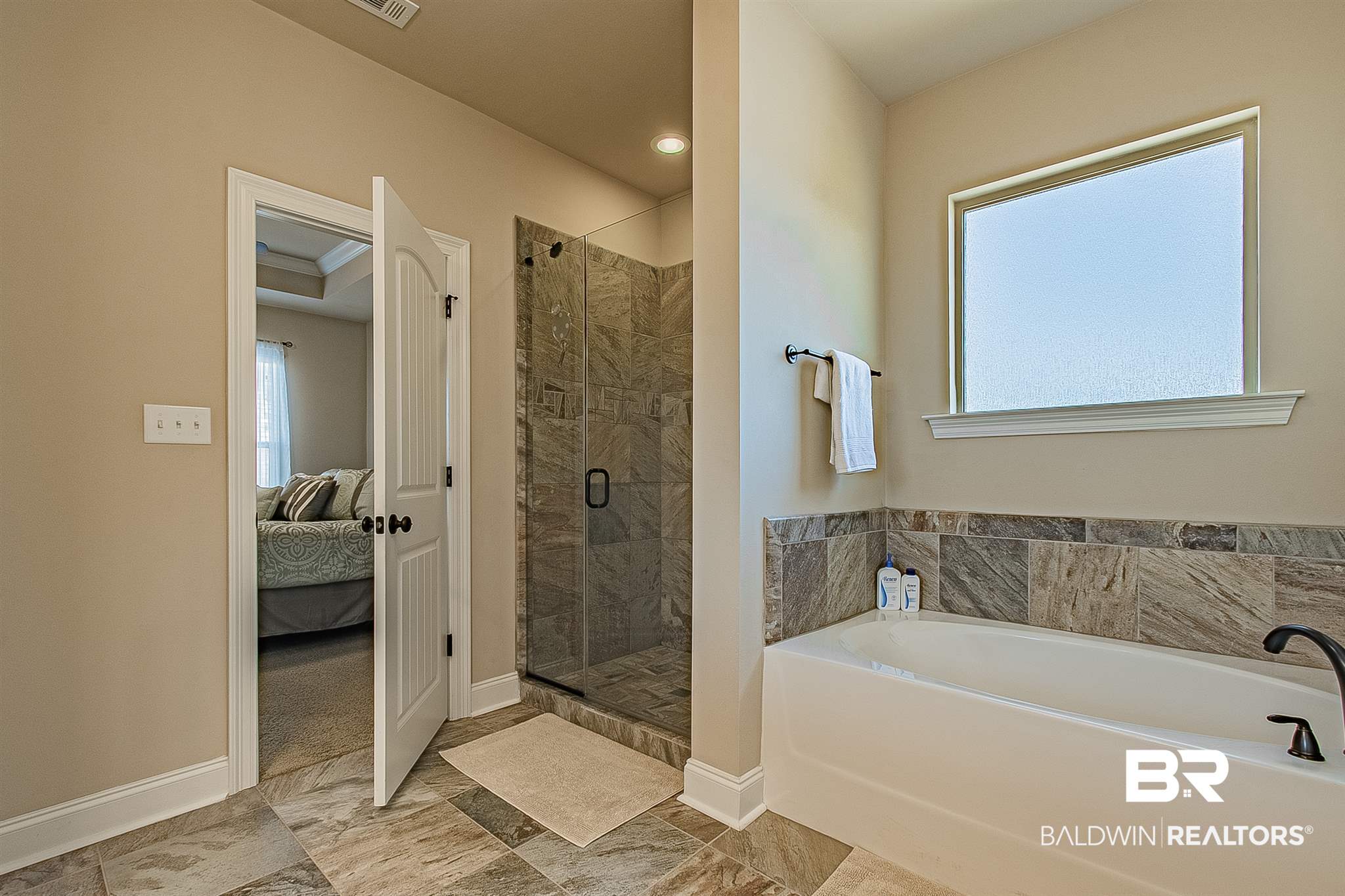 11611 Whitaker Avenue Daphne, AL 36527 - Photo 17 of 35 Master Garden Tub & Showe